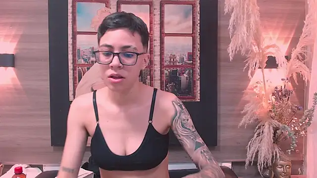 Cutie Shy  online show from 19, 12, 2025