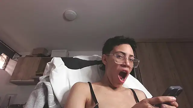 Snapshot of Cutie_Shy_ chatting on 28, 4, 2026 Cutie Shy online show from 28, 4, 2026