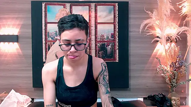 Cutie Shy  online show from 1, 12, 2025