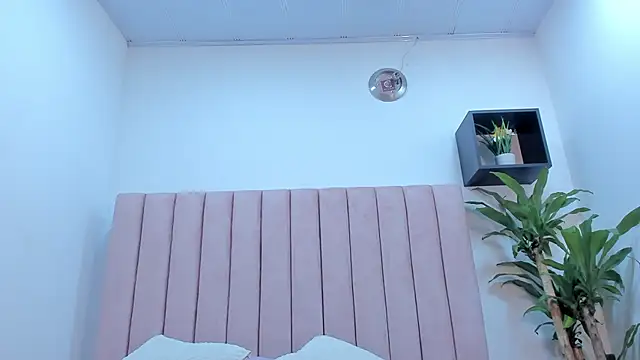 camila  herrera online show from 11, 3, 2025