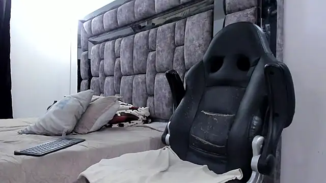 Snapshot of MalconStonne chatting on 25, 10, 2025 MalconStonne online show from 25, 10, 2025