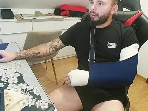 Snapshot of prezydentcam chatting on 15, 10, 2025 prezydentcam online show from 15, 10, 2025