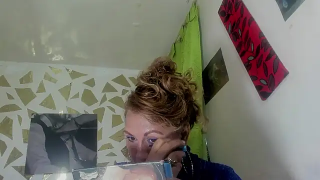 Kazsandraa online show from 9, 11, 2025