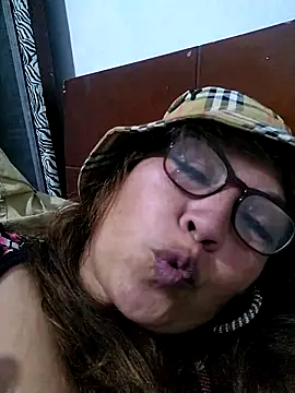 Kazsandraa online show from 19, 2, 2025