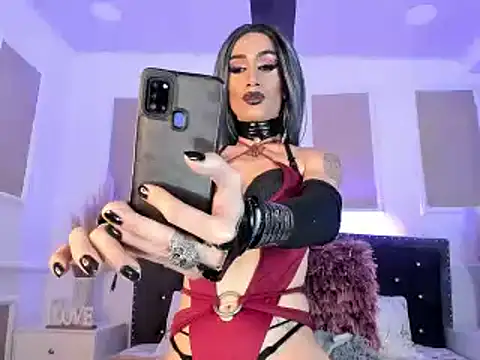 Snapshot of queen_satin chatting on 7, 12, 2024 queen satin online show from 7, 12, 2024
