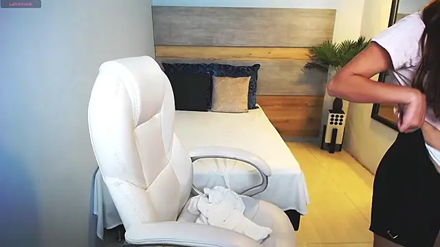 liseth fox online show from 27, 2, 2025