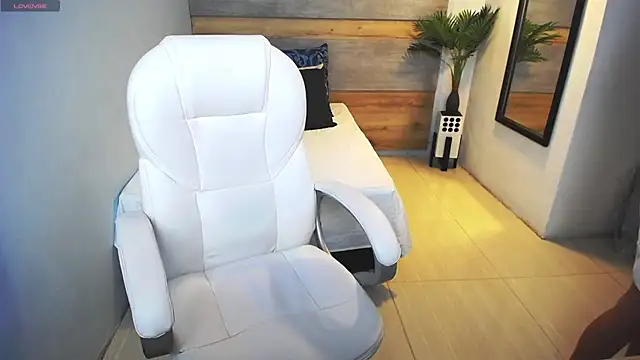 liseth fox online show from 5, 3, 2025