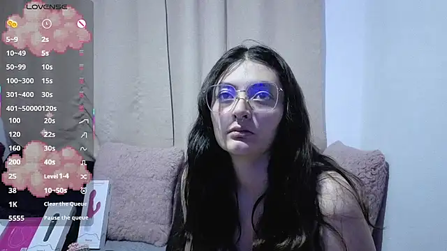 Snapshot of lessliee22_ chatting on 5, 7, 2026 lessliee22 online show from 5, 7, 2026