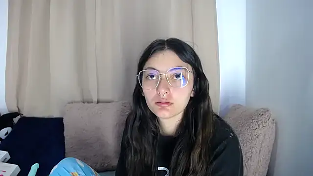 lessliee22  online show from 4, 4, 2026