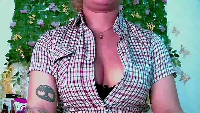 Crysrus online show from 4, 3, 2026