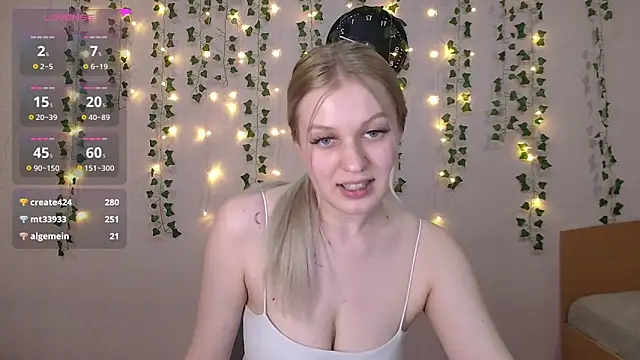 Snapshot of EmiliaDuchess chatting on 8, 3, 2025 EmiliaDuchess online show from 8, 3, 2025