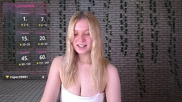 Snapshot of EmiliaDuchess chatting on 13, 10, 2025 EmiliaDuchess online show from 13, 10, 2025