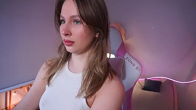 Snapshot of AnnLevine chatting on 16, 11, 2025 AnnLevine online show from 16, 11, 2025