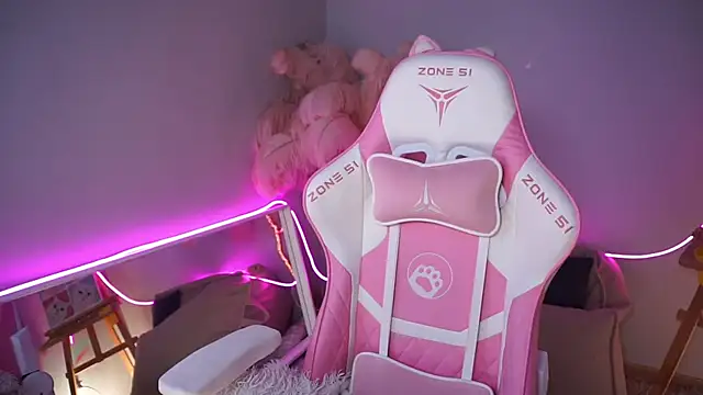 Snapshot of AnnLevine chatting on 26, 11, 2025 AnnLevine online show from 26, 11, 2025