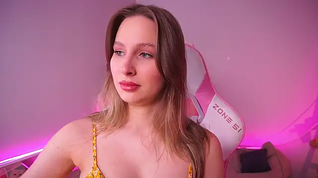 Snapshot of AnnLevine chatting on 28, 11, 2025 AnnLevine online show from 28, 11, 2025