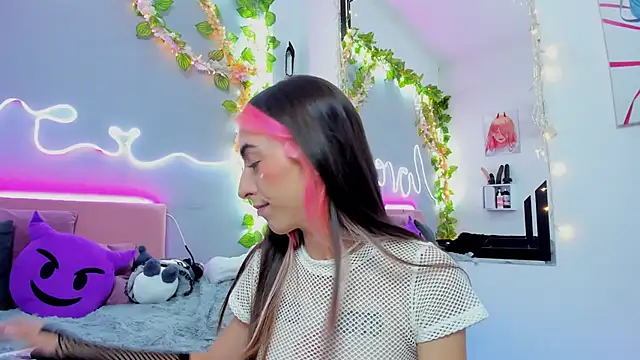 Snapshot of YouliteSllut2 chatting on 12, 1, 2025 YouliteSllut2 online show from 12, 1, 2025