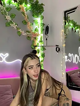 Snapshot of YouliteSllut2 chatting on 5, 3, 2025 YouliteSllut2 online show from 5, 3, 2025