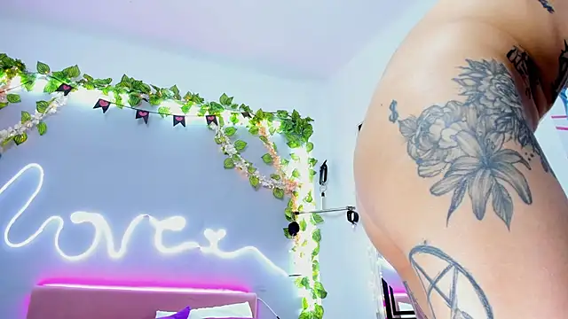 Snapshot of YouliteSllut2 chatting on 26, 2, 2025 YouliteSllut2 online show from 26, 2, 2025