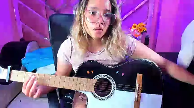 Snapshot of Olivia_Fox69 chatting on 8, 3, 2025 Olivia Fox69 online show from 8, 3, 2025