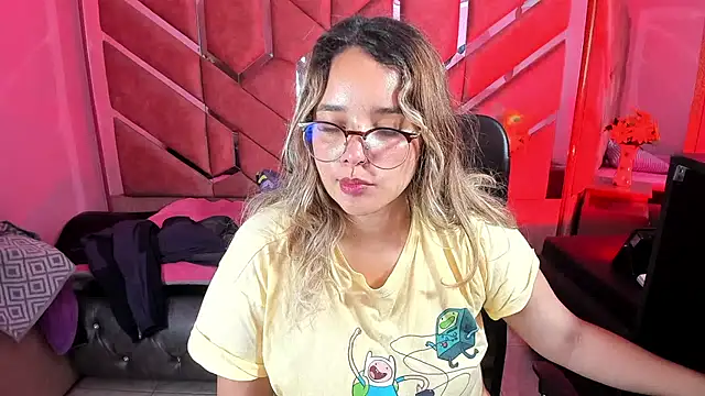 Snapshot of Olivia_Fox69 chatting on 21, 9, 2025 Olivia Fox69 online show from 21, 9, 2025