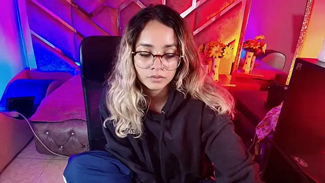 Snapshot of Olivia_Fox69 chatting on 20, 11, 2025 Olivia Fox69 online show from 20, 11, 2025