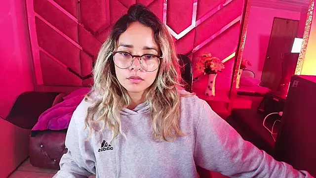 Snapshot of Olivia_Fox69 chatting on 25, 11, 2025 Olivia Fox69 online show from 25, 11, 2025