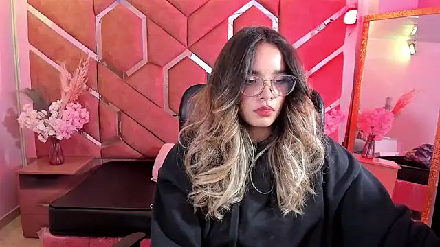 Snapshot of Olivia_Fox69 chatting on 9, 7, 2026 Olivia Fox69 online show from 9, 7, 2026