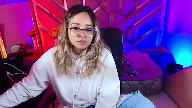 Snapshot of Olivia_Fox69 chatting on 29, 11, 2025 Olivia Fox69 online show from 29, 11, 2025