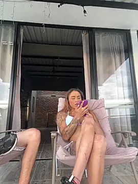 parejacaliente20154 online show from 21, 4, 2026