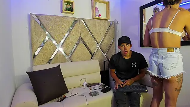 parejacaliente20154 online show from 23, 4, 2026