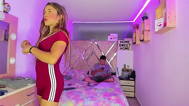 parejacaliente20154 online show from 24, 3, 2026