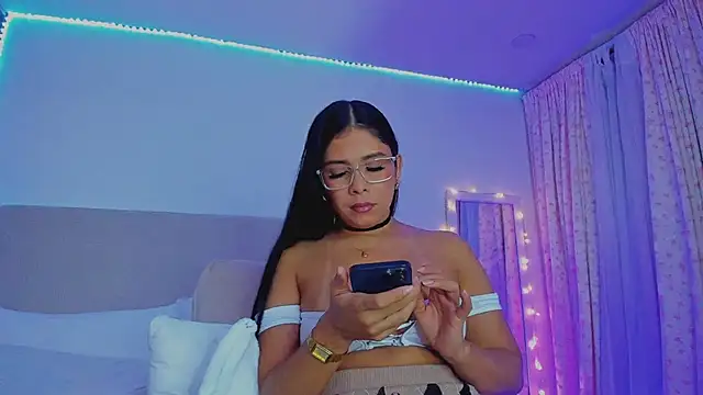 Snapshot of VIDEO_SALE_4_YOU chatting on 19, 5, 2026 VIDEO SALE 4 YOU online show from 19, 5, 2026