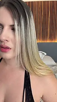 EmiilyAdams  online show from 4, 6, 2026