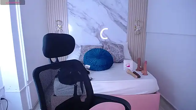 Lunna boobs online show from 24, 2, 2026