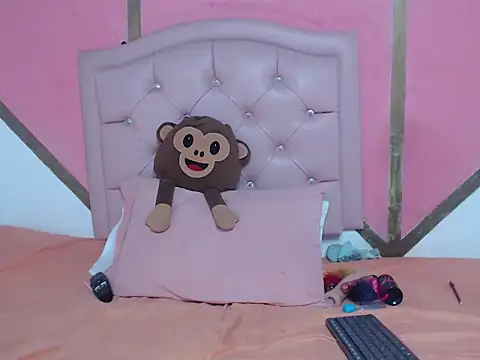 Madeline Woods online show from 13, 10, 2025