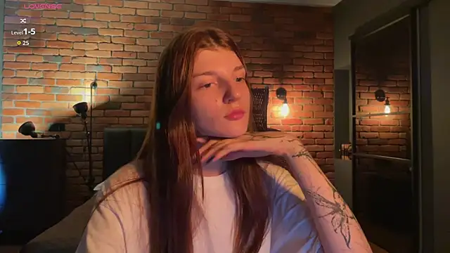Snapshot of Bunny_ShyGirl chatting on 9, 9, 2025 Bunny ShyGirl online show from 9, 9, 2025