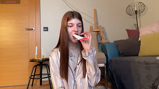 Snapshot of Bunny_ShyGirl chatting on 9, 10, 2025 Bunny ShyGirl online show from 9, 10, 2025