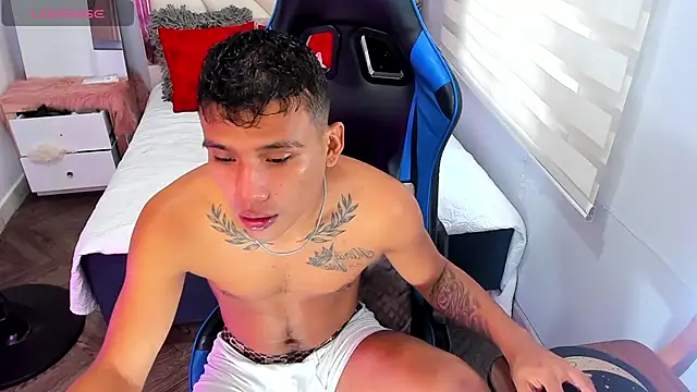 Snapshot of Backsex_boy chatting on 11, 10, 2025 Backsex boy online show from 11, 10, 2025