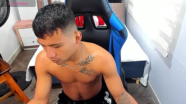 Snapshot of Backsex_boy chatting on 10, 10, 2025 Backsex boy online show from 10, 10, 2025