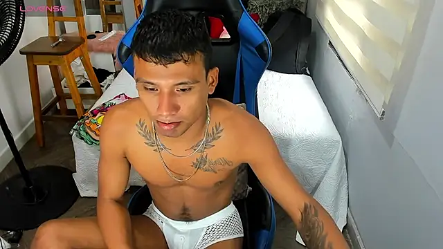 Snapshot of Backsex_boy chatting on 13, 11, 2025 Backsex boy online show from 13, 11, 2025