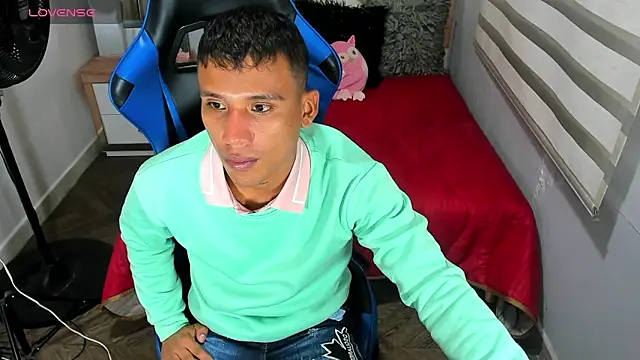 Snapshot of Backsex_boy chatting on 30, 10, 2025 Backsex boy online show from 30, 10, 2025