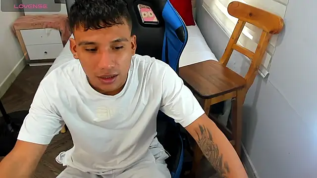 Snapshot of Backsex_boy chatting on 9, 10, 2025 Backsex boy online show from 9, 10, 2025