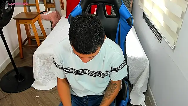 Snapshot of Backsex_boy chatting on 12, 11, 2025 Backsex boy online show from 12, 11, 2025