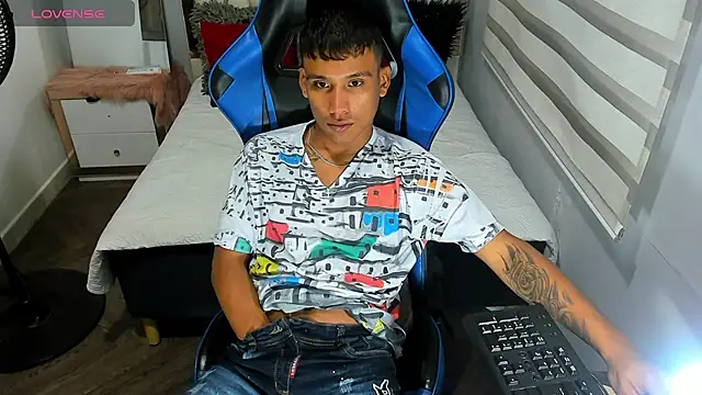 Snapshot of Backsex_boy chatting on 12, 10, 2025 Backsex boy online show from 12, 10, 2025