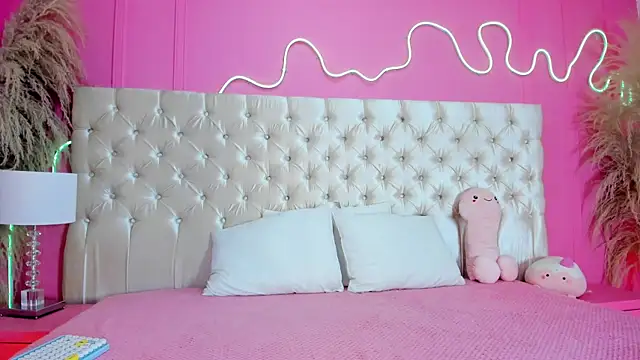 Julieta Cortes   online show from 1, 4, 2026