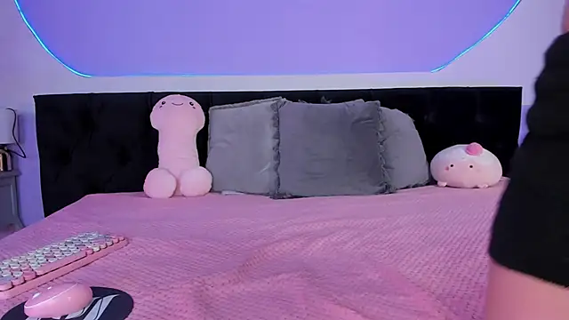 Julieta Cortes   online show from 24, 10, 2025