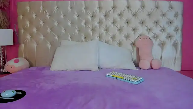 Julieta Cortes   online show from 9, 3, 2026