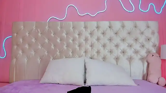 Julieta Cortes   online show from 10, 2, 2026