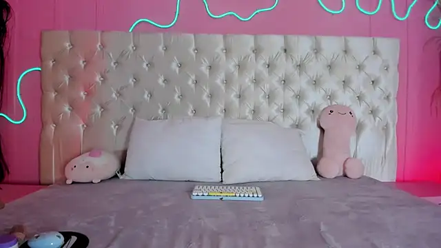 Julieta Cortes   online show from 3, 2, 2026