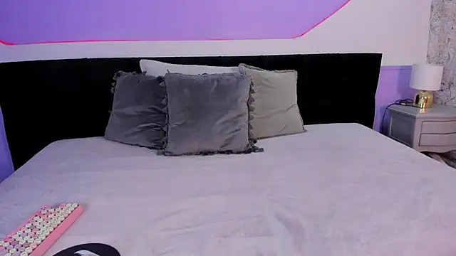 Julieta Cortes   online show from 22, 11, 2025